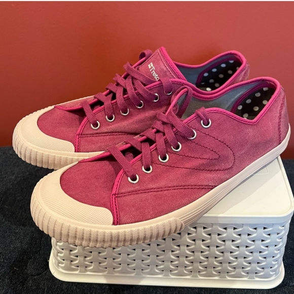 Tretorn Tournament Magenta Canvis Sneakers EUC - Picture 3 of 8